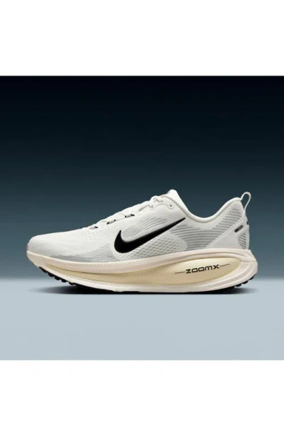 Nike Vomero 18 Running Shoe In Gray