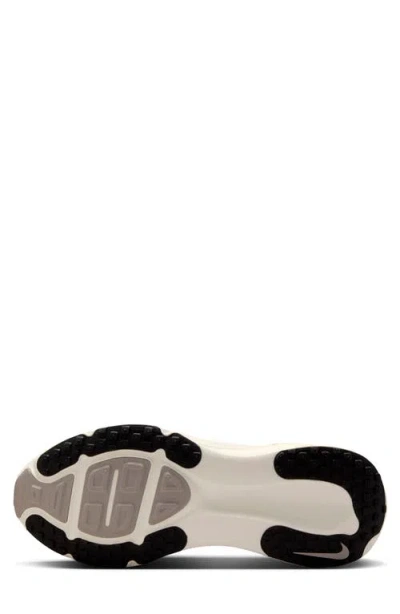 Nike Vomero 18 Running Shoe In Gray