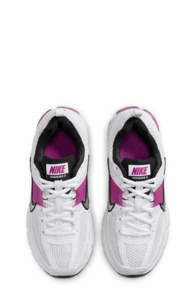 Nike Zoom Vomero 5 Sneaker In White