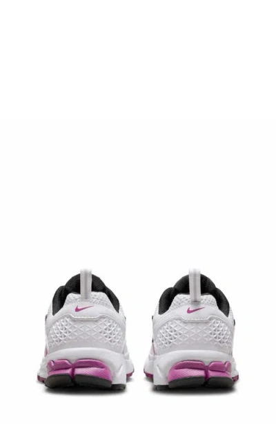 Nike Zoom Vomero 5 Sneaker In White