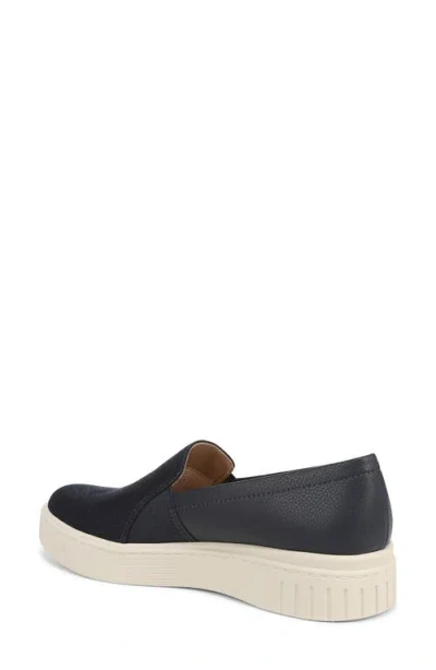 Lifestride Women's Grandeur Round Toe Slip Ons In Black