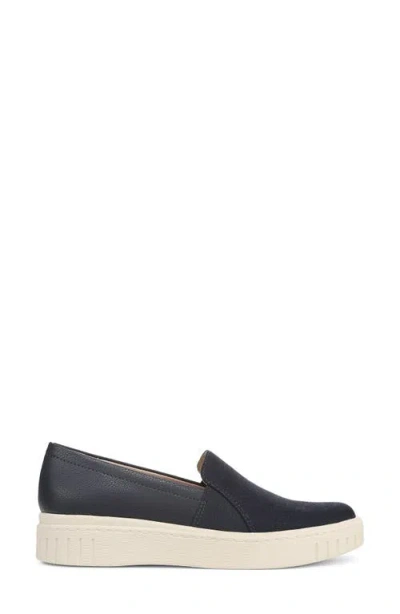 Lifestride Women's Grandeur Round Toe Slip Ons In Black
