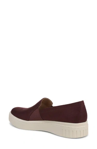Lifestride Grandeur Slip-on Sneaker In Burgundy