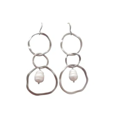 Way To Chic Women's Silver Cascade Circle Earrings With Freshwater Pearls