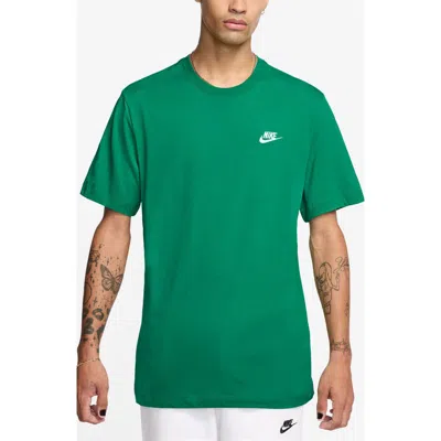 Nike Sportswear Club Crew Neck T-shirt In Green