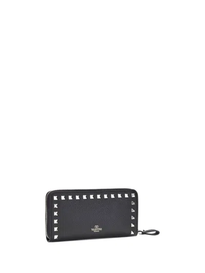 Valentino Rockstud Zipped Wallet In Black