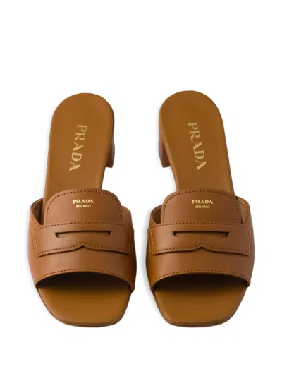 Prada Sandalen Aus Leder In Brown