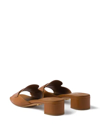 Prada Sandalen Aus Leder In Brown