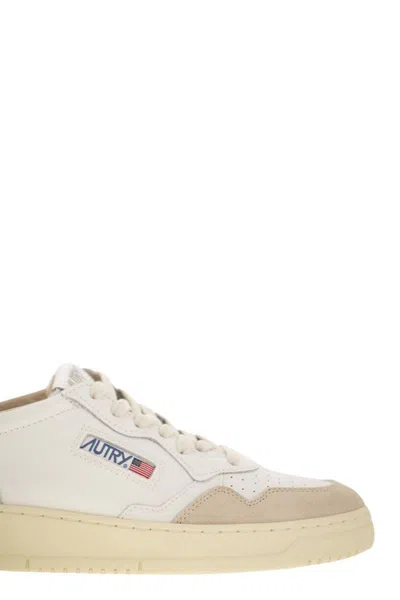 Autry Medalist Low-top Sneakers With Suede Accents In Neutral