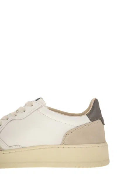 Autry Medalist Low-top Sneakers With Suede Accents In Neutral