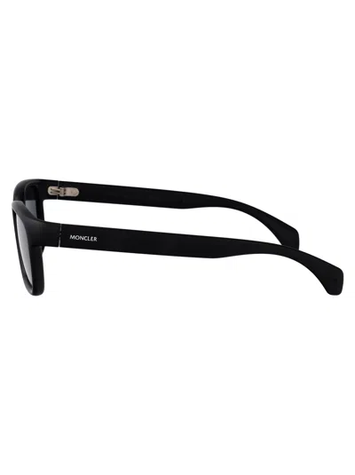 Moncler Unisex Sunglasses Me8002 Slicka In Black