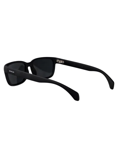 Moncler Unisex Sunglasses Me8002 Slicka In Black