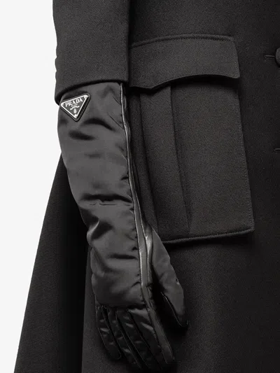 Prada Logo Plaque Gloves In Black