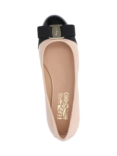 Ferragamo Varina Ballet Flats – Pink/black