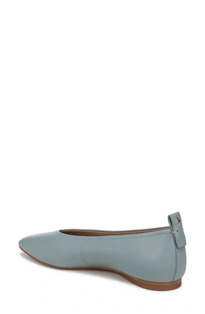 27 Edit Naturalizer Carla Flat