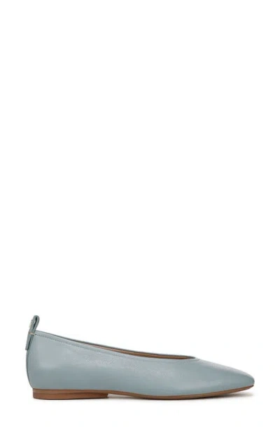 27 Edit Naturalizer Carla Flat