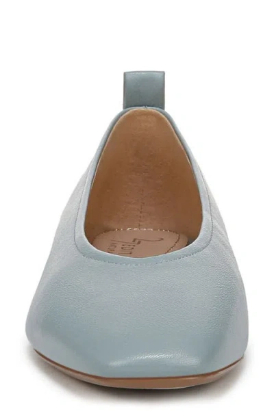 27 Edit Naturalizer Carla Flat