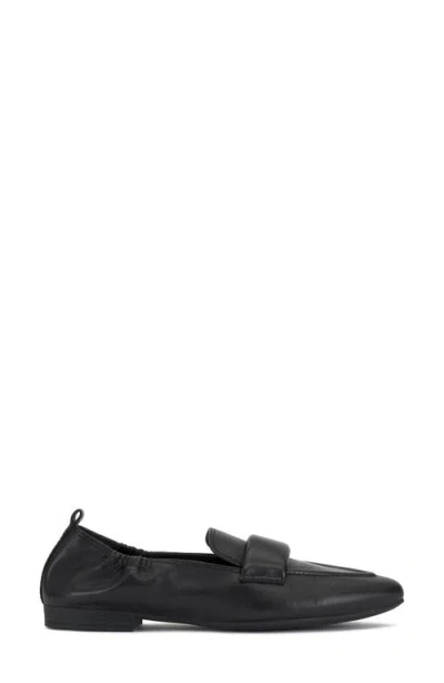 Vince Camuto Azur Flat