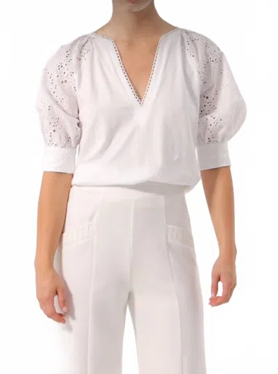 Exquise V-neck Short Sleeve Knit Blouse In White