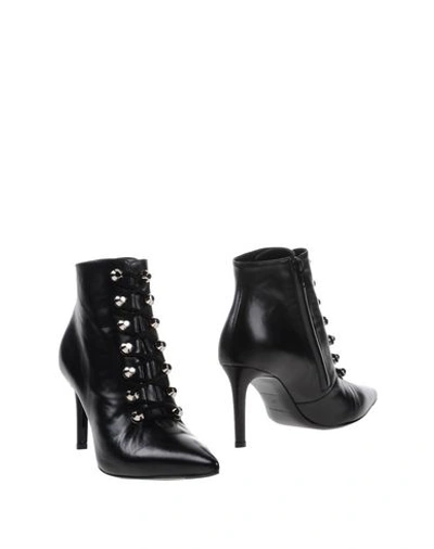 Shop Balenciaga Ankle Boot In ブラック