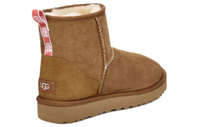 Ugg (wmns)  Classic Mini Ii Graphic Logo Fleece Lined Brown