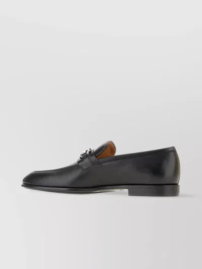 Ferragamo Foster Gancini Loafers In Hammered Leather In Black