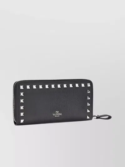 Valentino Rockstud Zipped Wallet In Black