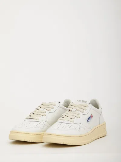 Autry Medalist Low Leather Sneakers White In White