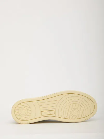 Autry Medalist Low Leather Sneakers White In White