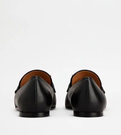 Tod's Round Toe Loafers In Black