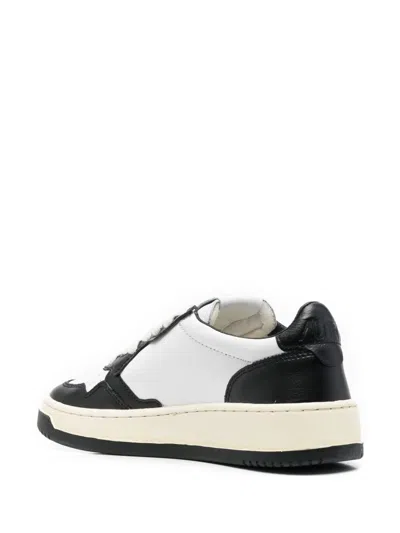 Autry 'medalist' White And Black Low Top Sneakers With Logo Patch