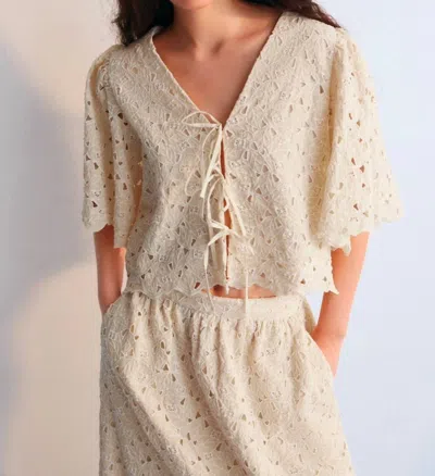 The New Society Woman Narciso Blouse In White In Neutral