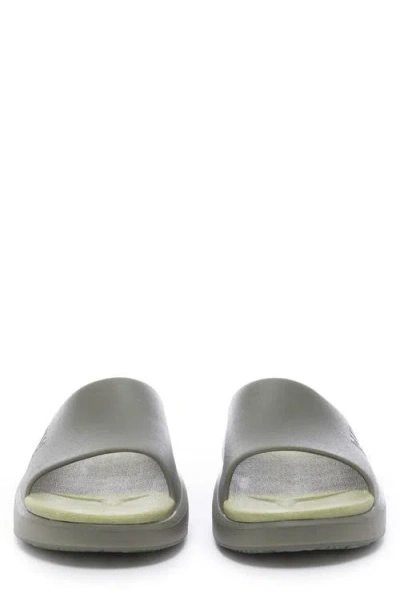 P448 Riviera Slide Sandal