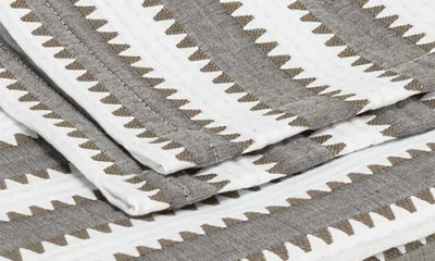 Matouk Apollo Stripe Matelassé Coverlet In Gray