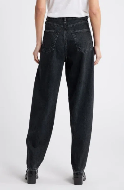 Frame The Narrow Barrel Leg Jeans In Black