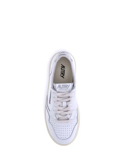 Autry Womens White Medalist Low-top Leather Trainers