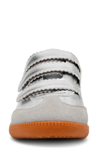 Steve Madden Momentum Sneaker
