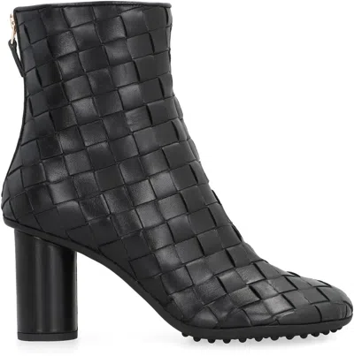 Bottega Veneta Atomic Leather Ankle Boots In Black
