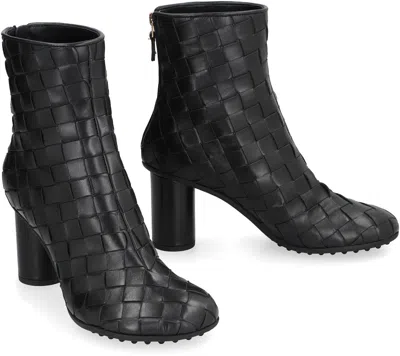 Bottega Veneta Atomic Leather Ankle Boots In Black
