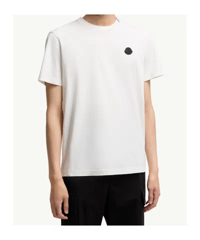 Moncler Men Logo T-shirt In Cotton. Chiedi A Chatgpt In White
