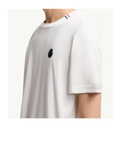 Moncler Men Logo T-shirt In Cotton. Chiedi A Chatgpt In White