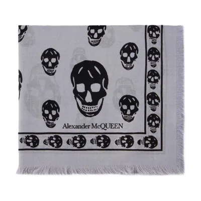 Alexander Mcqueen Ca Skull 104x120 Scarf In Gray
