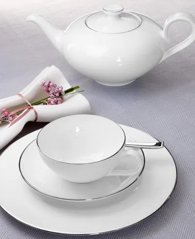 Villeroy & Boch Anmut Platinum Gravy Boat In White