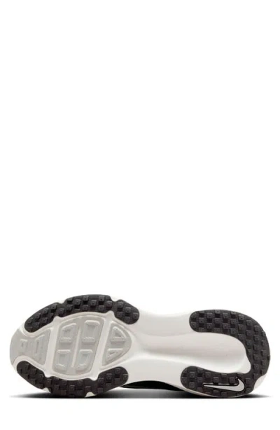 Nike Vomero 18 Running Shoe