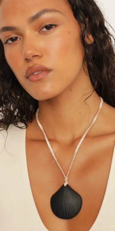 Heaven Mayhem Aster Necklace Black