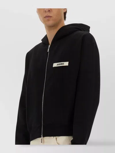 Jacquemus The Gros Grain Zip-up Hooded Sweatshirt In Black
