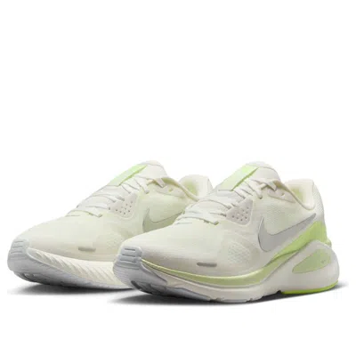 Nike (wmns)  Structure 26 'summit White Barely Volt' In Green