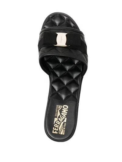 Ferragamo Love Cq Quilted Leather Flat Sandals In Black