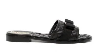 Ferragamo Love Cq Quilted Leather Flat Sandals In Black