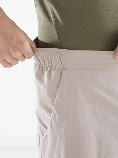 Salomon Wayfarer Ease Elastic-waistband Pocket Shorts In White